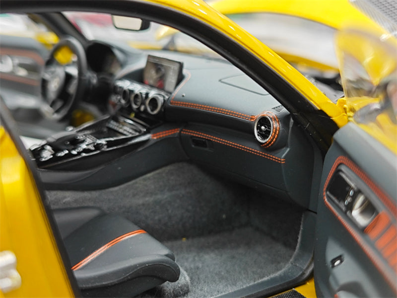 1:18 Mercedes-Benz AMG GT BLACK SERIES  yellow MINICHAMPS  DIECAST Model