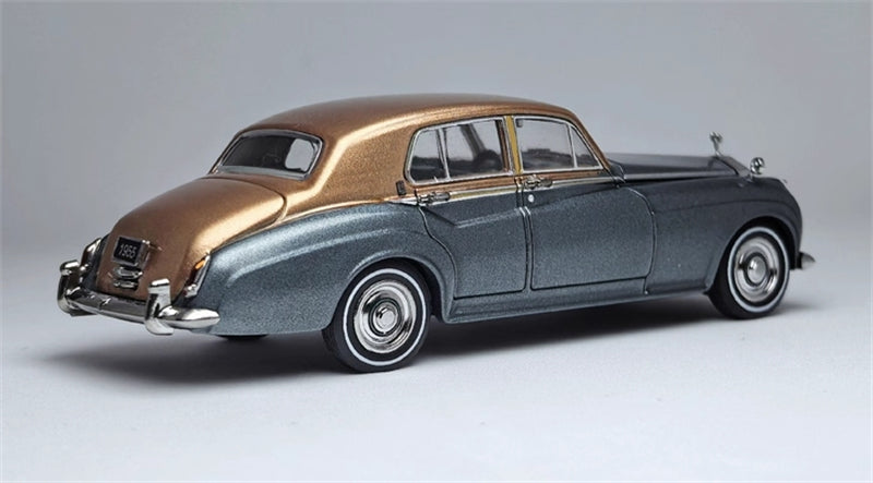 GFCC 1955 Rolls Royce Silver Cloud classic car Ice Blue and Gold Limited Edition LHD 1:64 car Pre-built Model view3