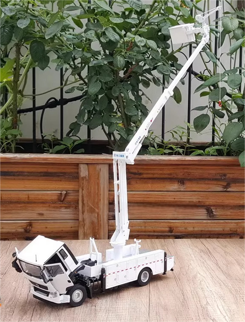 XCMG 18 meter Insulated bucket arm white 1:35 Truck Pre-built Model