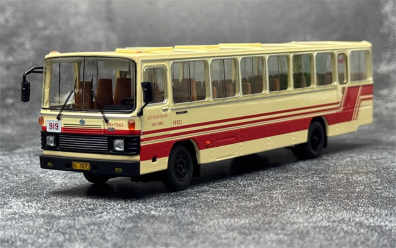 Beijing Public Transport Huanghai DD6111CT Single Machine 919 Black Wheel bus 1:64 Bus Pre-built Model view1