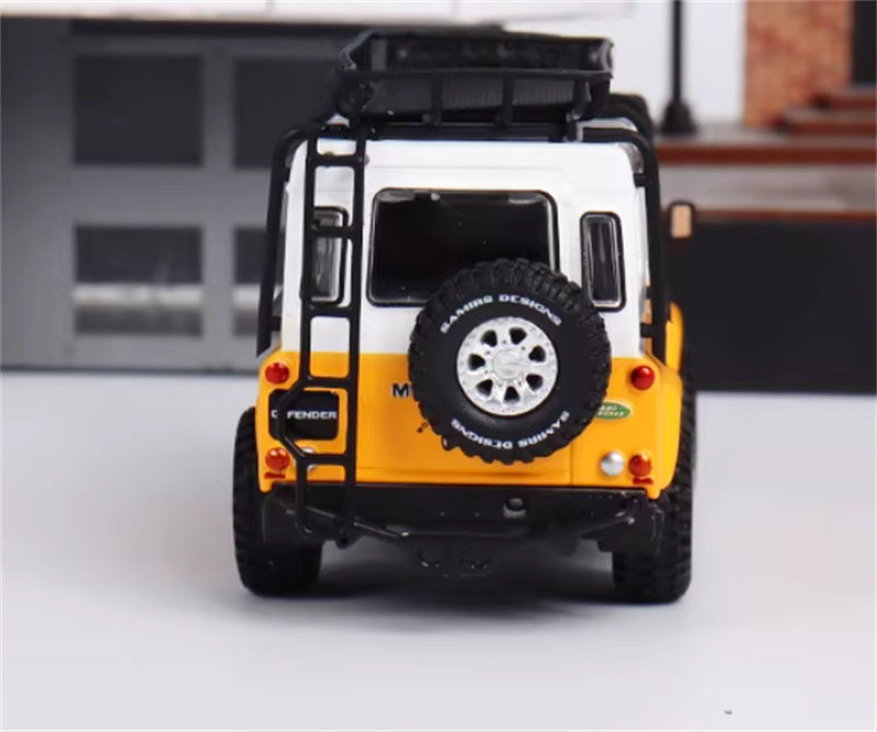Master Land Rover Defender Van MOONEYES Painting with accessories 1:64 Car Pre-built Airliner Model Display view8