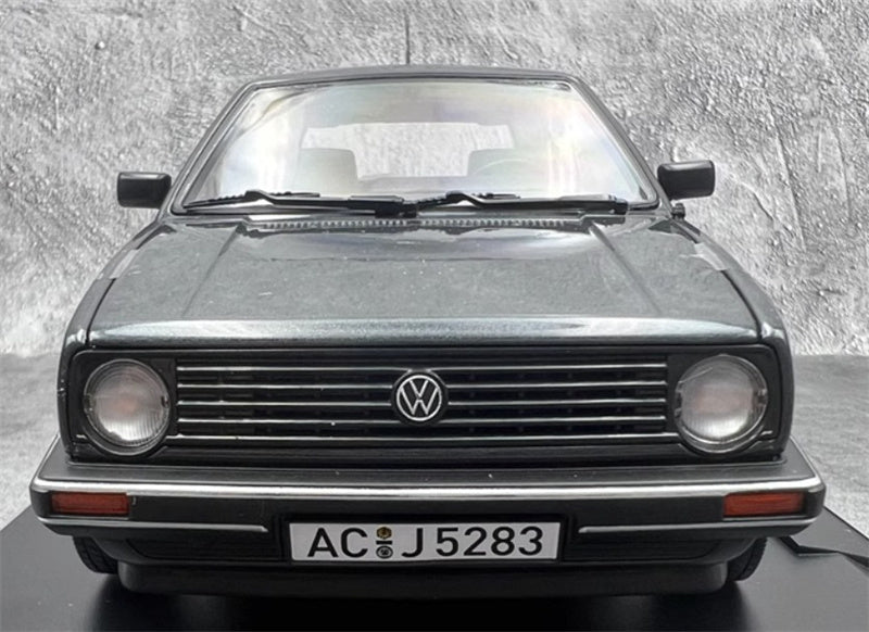 NOREV Volkswagen VW Golf CL 1988 grey metallic 1:18 Car Pre-built Model view4