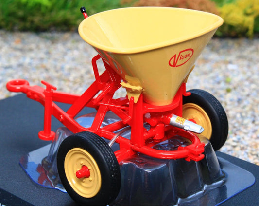 Universal Hobbies Vicon Serie B 75 Trailed fertilizer Pendulum Spreader 1:32 Truck Pre-built Model