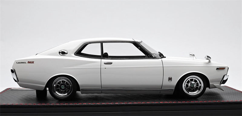 IGNITION MODEL Nissan Laurel 2000SGX C130 White 1:18 Car Pre-built Model view6