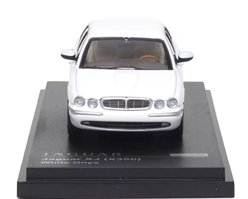 Almost Real Jaguar XJ6 X350 White 1:64 Car Pre-built Airliner Model Display view7