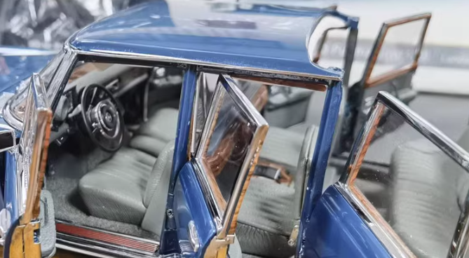 CMC Mercedes Benz 600 Pullman （W 100） blue 1:18car Pre-a Model