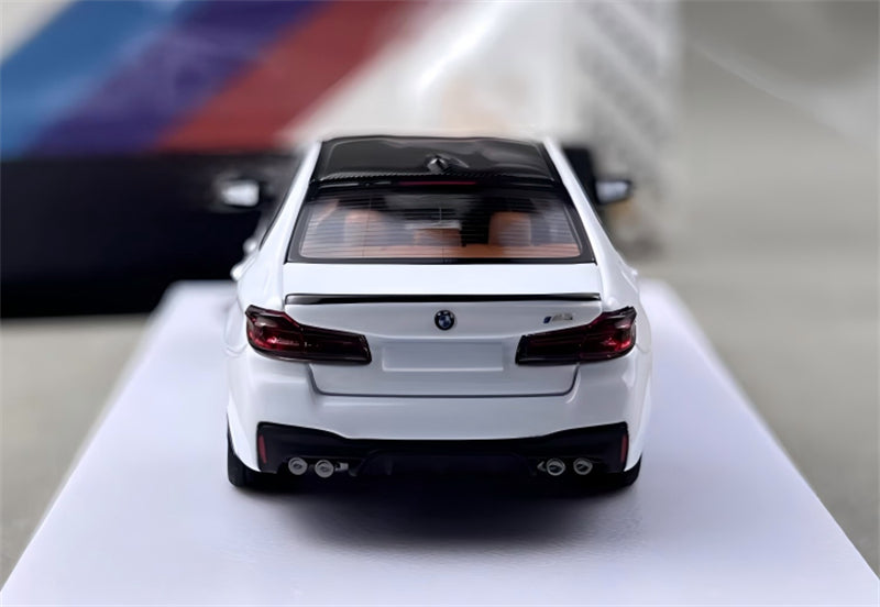 1:64 BMW M5 F90 Snow Mountain White Howie Model DIECAST Civil Car Model