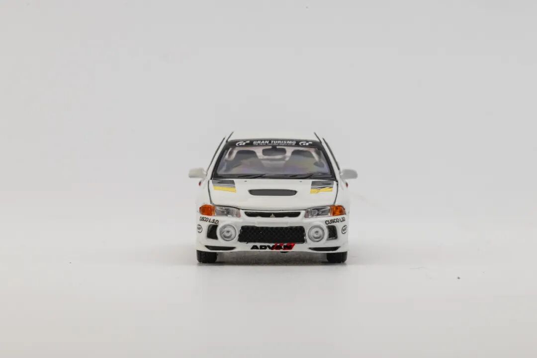 MOTORHELIX 1:64 Mitsubishi Lancer Evolution IV GSR Cusco diecast Model