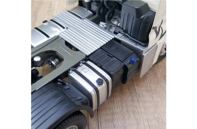 Sinotruk Sitrak C9HH tractor overseas version white 1:24 Truck Pre-built Airliner Model Display view3