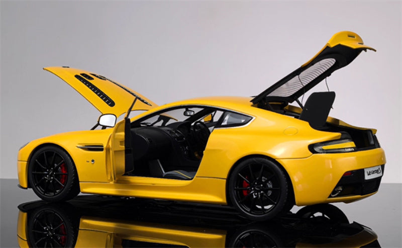 AUTOART Aston Martin V12 Vantage S 2015 yellow 1:18 Car Pre-built Model view5