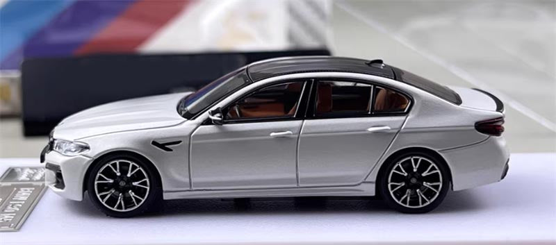 1:64 BMW M5 F90 Frosted dark silver Howie Model DIECAST Civil Car Model