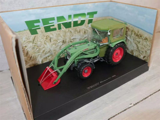 Universal Hobbies Fendt Farmer 5S-4WD tractor 1:32 Truck Pre-built Model