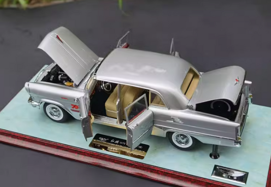 Century Dragon Hongqi CA72 70th Anniversary Edition silver 1:18car Pre-a Model