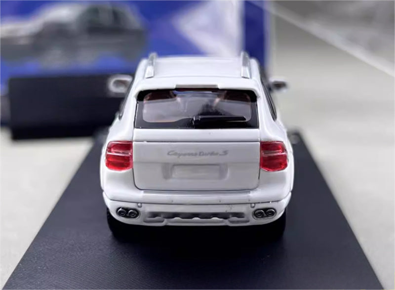 SW Porsche Cayenne Turbo S White Limited Edition 499PCS ONLY 1:64 car Pre-built Model view6