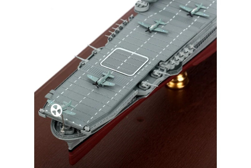 MILVIC USN (WWII) USS Enterprise CV-6 BATTLE OF MIDWAY 1:700  Model  1942
