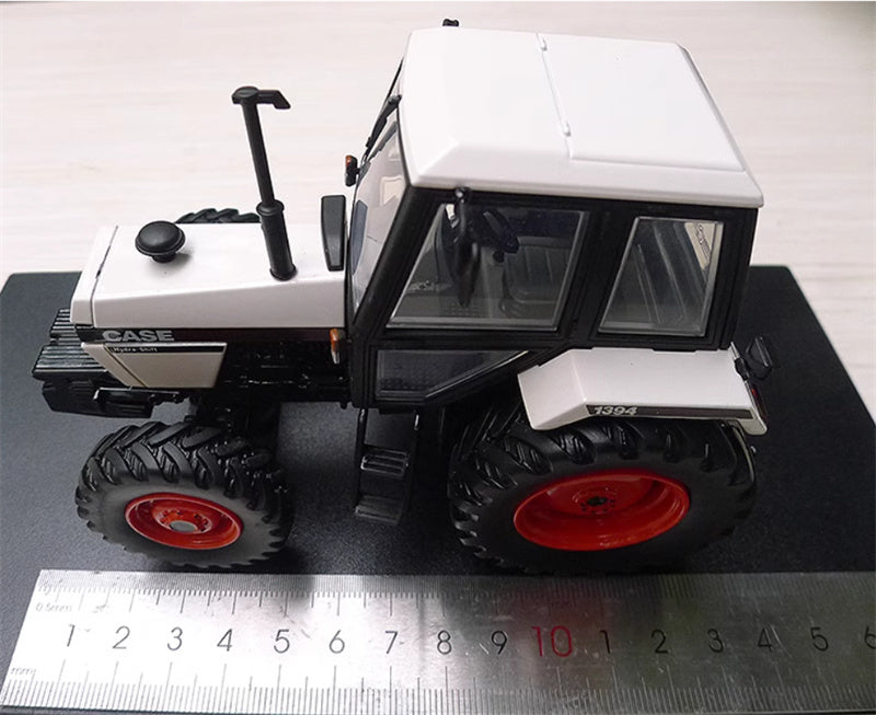 Universal Hobbies Case International 1394 4WD Tractor White 1:32 Truck Pre-built Model