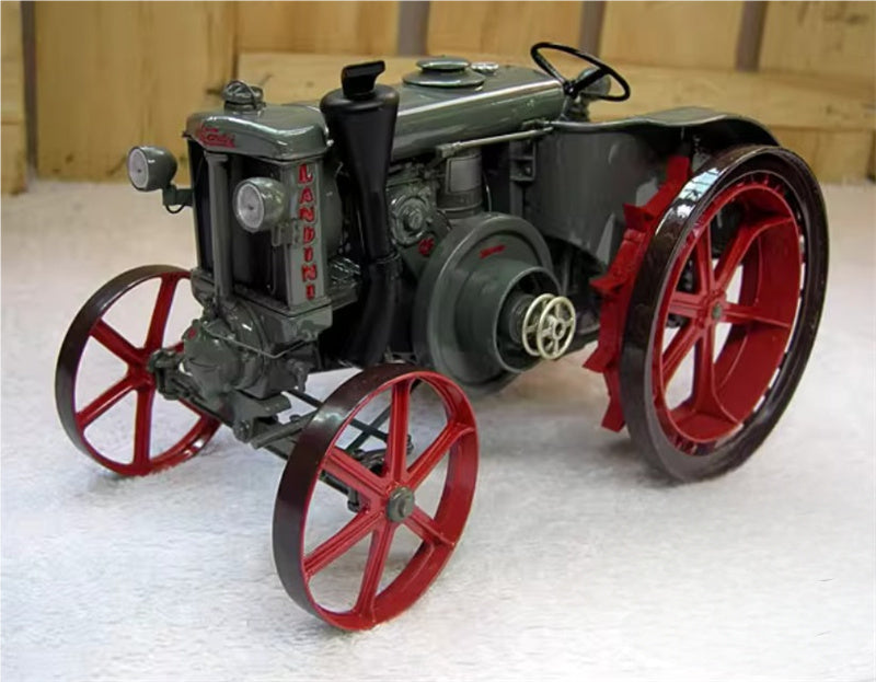 Universal Hobbies SUPER LANDINI Italian classical agricultural tractor 1:16 Truck Pre-built Model