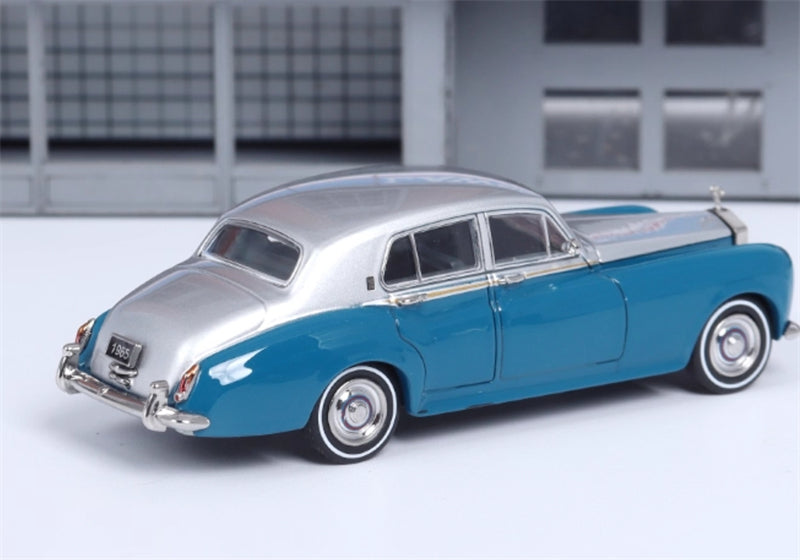 GFCC 1965 Rolls Royce Silver Cloud III classic car Silver Blue Double LHD 1:64 car Pre-built Model view7