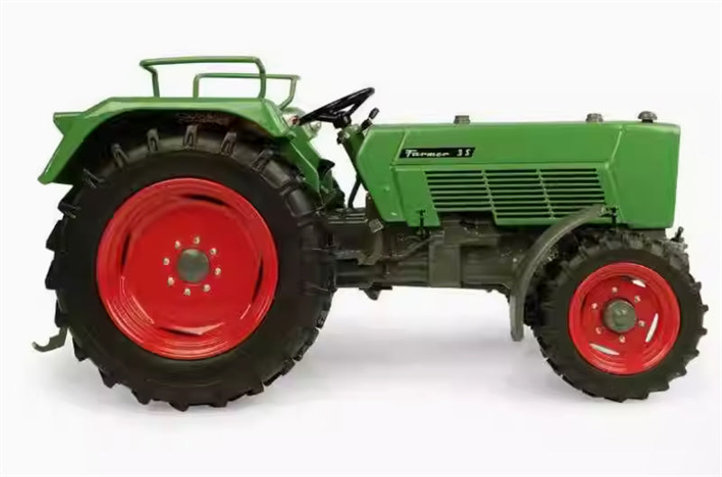 Universal Hobbies Fendt Farmer 3S-4WD tractor Green 1:32 Truck Pre-built Model