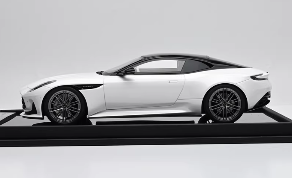 1:18 Aston Martin DB12  Moonlight White  MOTORHELIX Coupe‌ LTD 99PCS ONLY Resin car Model