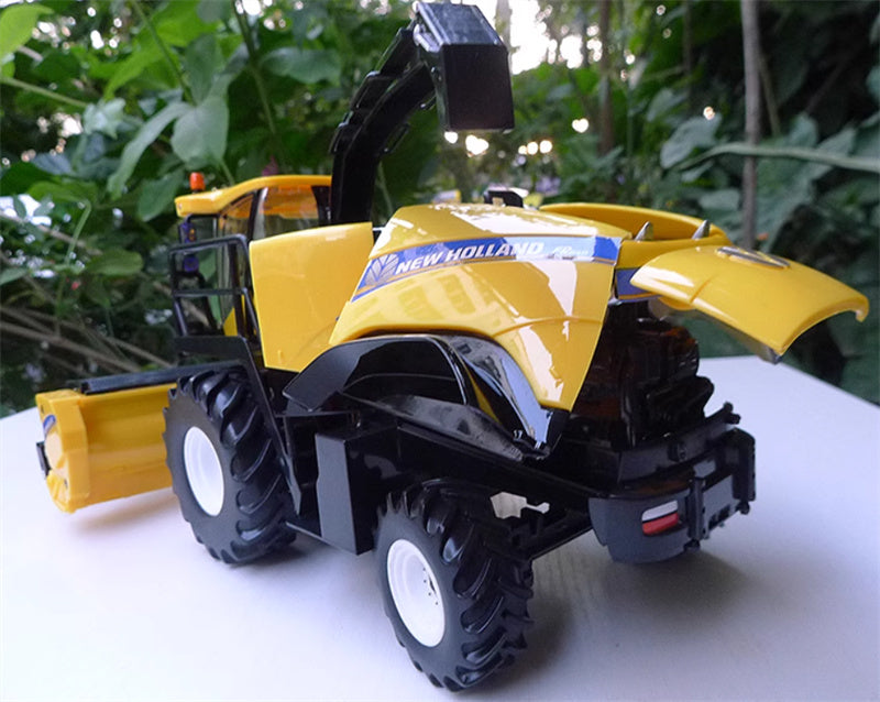ERTL NEW HOLLAND FR850 SELF PROPELLED FORAGE HARVESTER Yellow out of print 1:32 Truck Pre-built Model