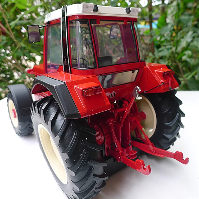 Universal Hobbies International 1255 XL Case tractor Red Limited Edition 999PCS ONLY 1:16 Truck Pre-built Model