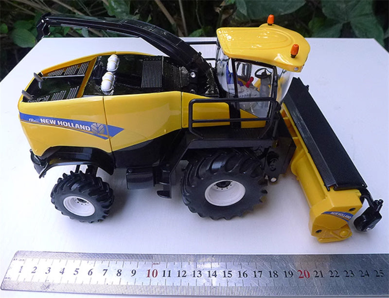 ERTL NEW HOLLAND FR850 SELF PROPELLED FORAGE HARVESTER Yellow out of print 1:32 Truck Pre-built Model
