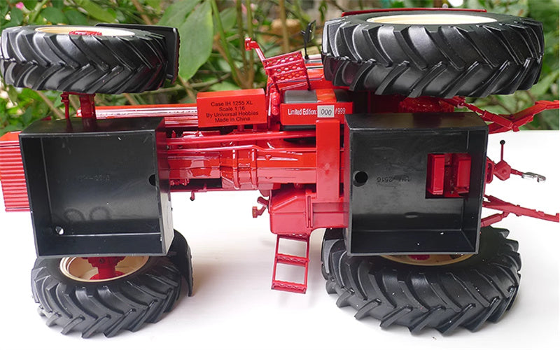 Universal Hobbies International 1255 XL Case tractor Red Limited Edition 999PCS ONLY 1:16 Truck Pre-built Model