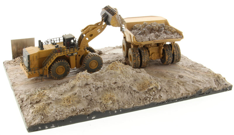 CATERPILLAR 994K Wheel Loader & 797 Mining Truck muddy scene set Limited Edition 1500PCS ONLY 1:125 Truck Pre-built Model
