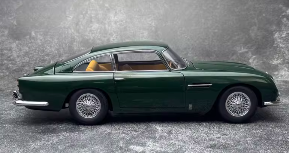 AUTOART Aston Martin DB5 Green 1:18 Car Pre-built Model view6