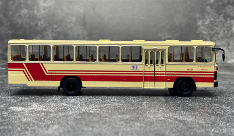 Beijing Public Transport Huanghai DD6111CT Single Machine 919 Black Wheel bus 1:64 Bus Pre-built Model view3