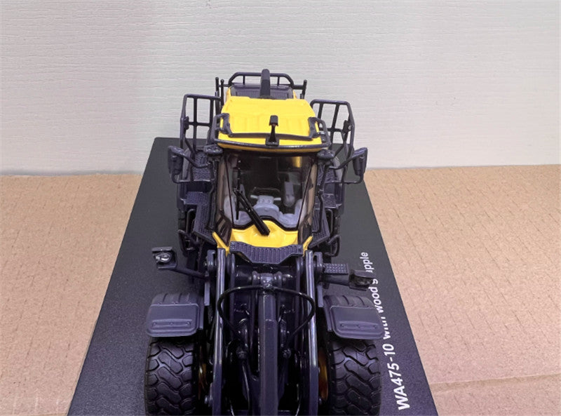 Universal Hobbies Komatsu WA475-10 with wood grapple 1/50 Truck Pre-built Model