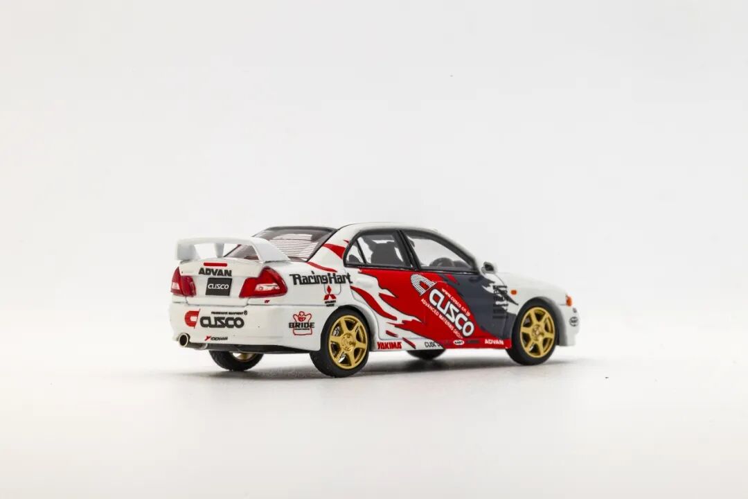 MOTORHELIX 1:64 Mitsubishi Lancer Evolution IV GSR Cusco diecast Model