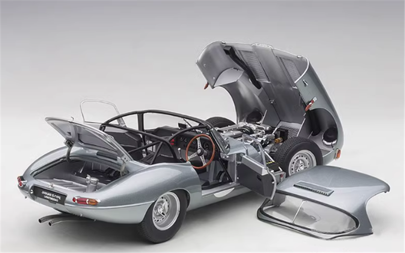 AUTOART JAGUAR LIGHTWEIGHT E-TYPE silver 1/18car Pre-a Model