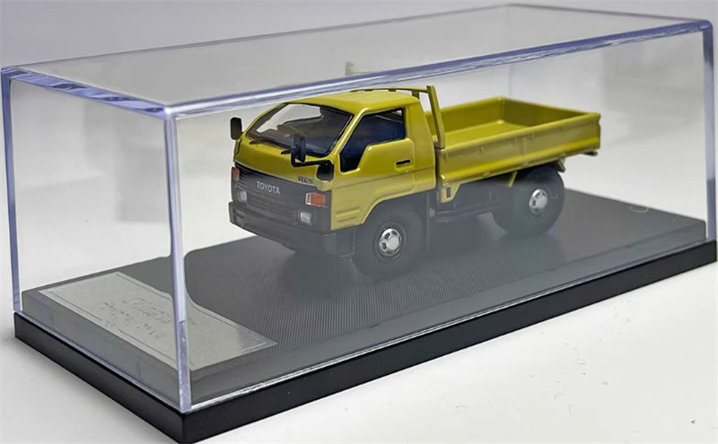 Master Toyota DYNA light truck Mud yellow right hand drive 1:64 Truck Pre-built Airliner Model Display view10