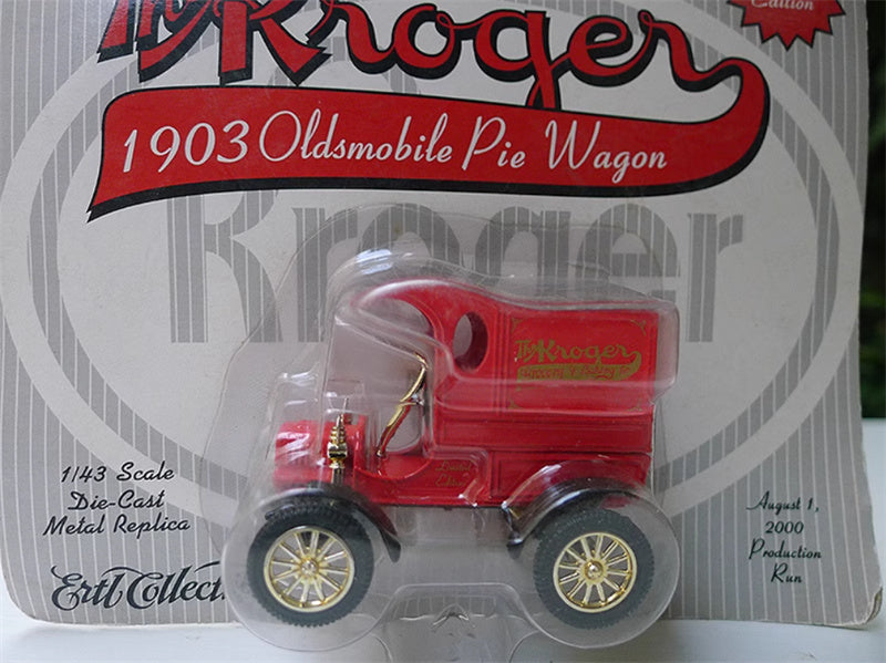 ERTL 1903 Oldsmobile Pie Wagon red Limited Edition 1:43 Car Pre-built Model