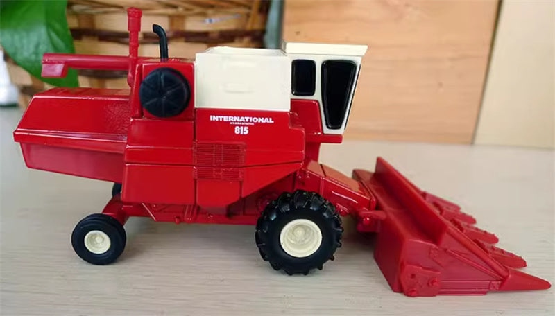 ERTL IH International 815 agricultural Combine Red out of print 1:64 Truck Pre-built Model