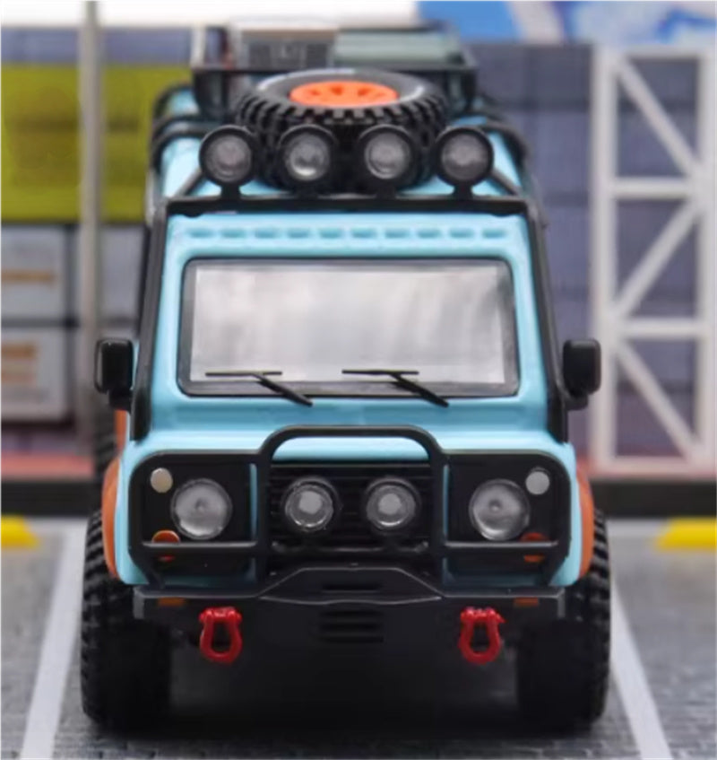 Master Land Rover Defender Van Gulf with accessories 1:64 Car Pre-built Airliner Model Display view5