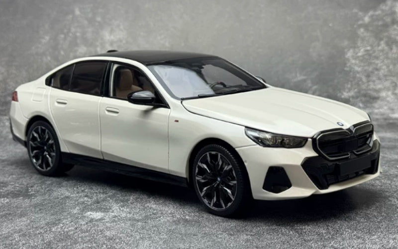 1:18 BMW I5 2023 White MINICHAMPS DIECAST Car Model