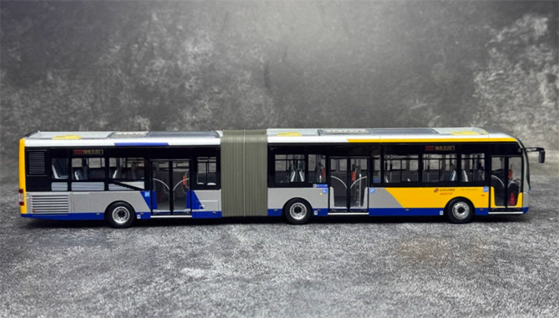 Beijing Public Transport Young Man JNP6181GVC 332 Road Articulated bus 1:64 Bus Pre-built Model view4