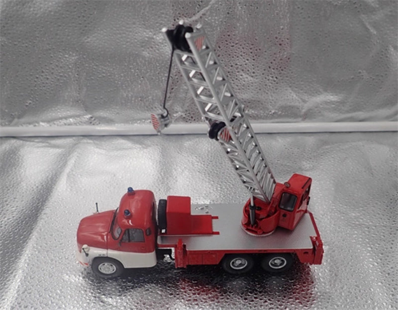 Schuco Tatra T148 Kranwagen Crane Truck Feuerwehr red Limited Edition 750PCS ONLY 1:43 Truck Pre-built Model view8
