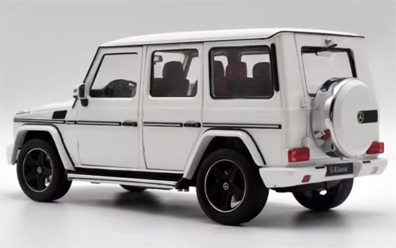 iScale Mercedes Benz G500 G-KLASSE off-road white 1:18 Car Pre-built Model view2