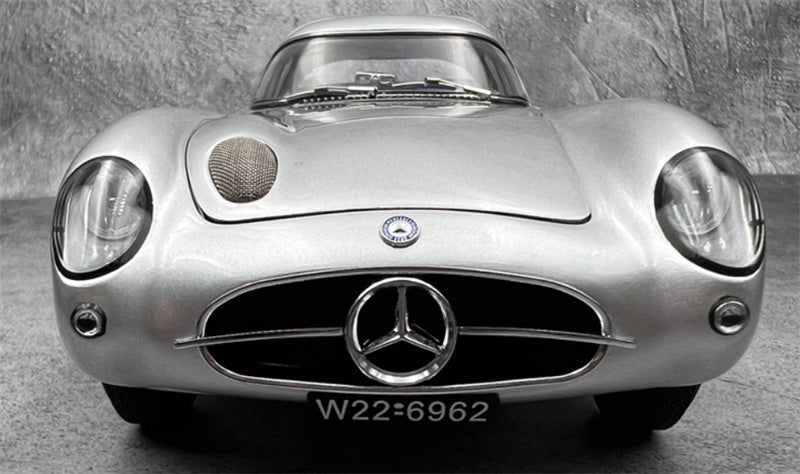 CMC Mercedes Benz 300 SLR Uhlenhaut Coupe GP Sweden 1955 #15 silver Limited Edition 1:18 Car Pre-built Model view8