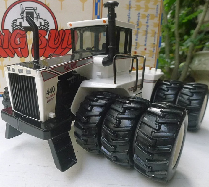 1:32 Big Bud  440 12W ERTL  White DIECAST Model