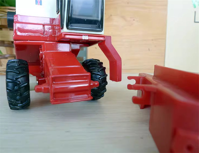 ERTL IH International 815 agricultural Combine Red out of print 1:64 Truck Pre-built Model
