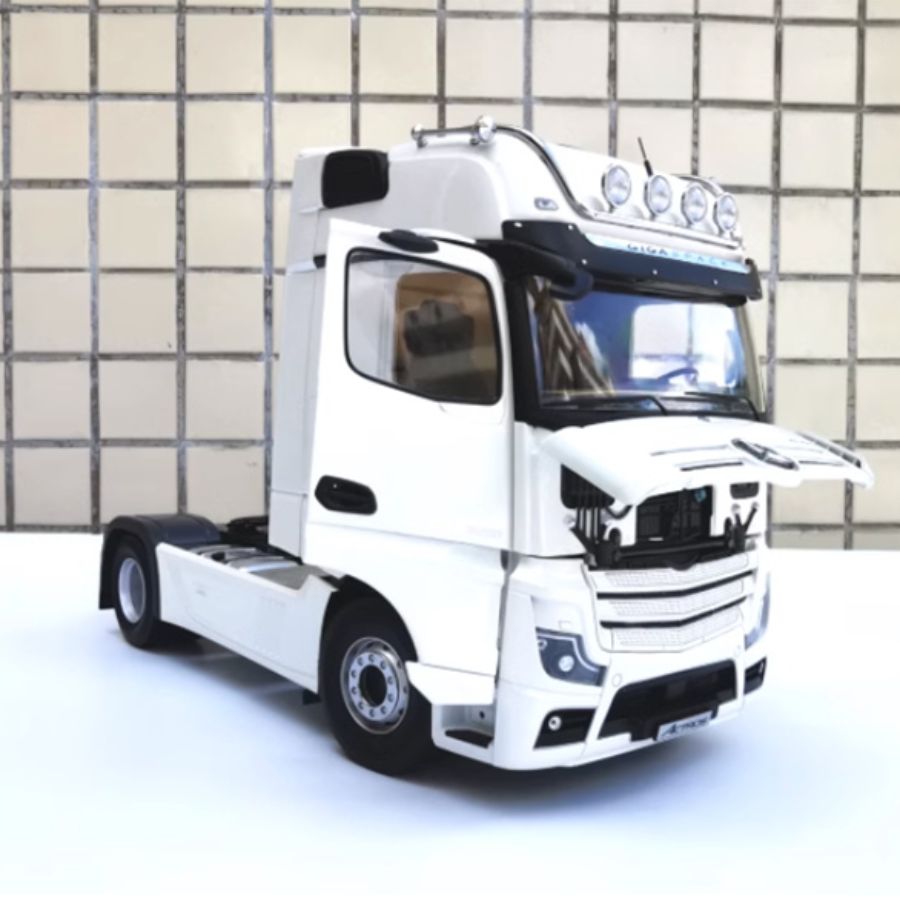 NZG Mercedes Benz ACTROS FH25 GIGASPACE 4X2 Truck Lorry Trailer 1/18 DIECAST Truck Lorry