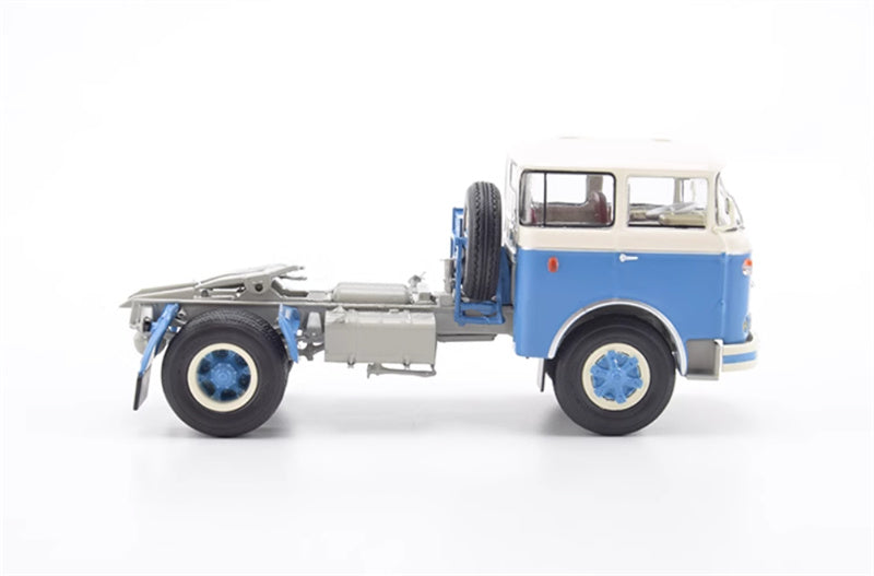 Premium ClassiXXs Skoda 706-RTTN tractor truck Czech Republic blue 1:43 Truck Pre-built Model