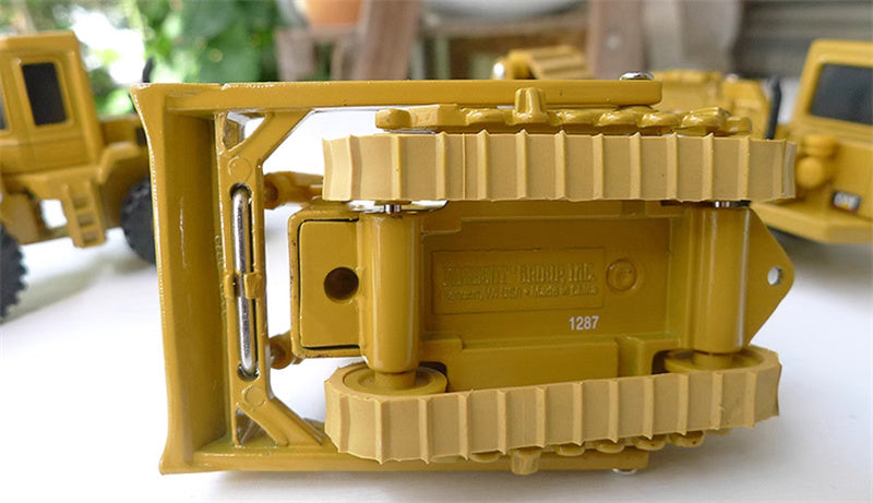 Norscot Cat Gift box set (613C scraper, 950F wheel loader, D6H tracked tractor) yellow 1:64 Truck Pre-built Model