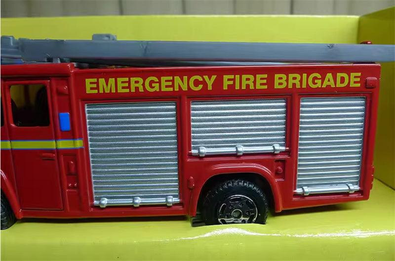 CORGI London EMERGENCY FIRE BRIGADE red 1:36 Truck Pre-built Model