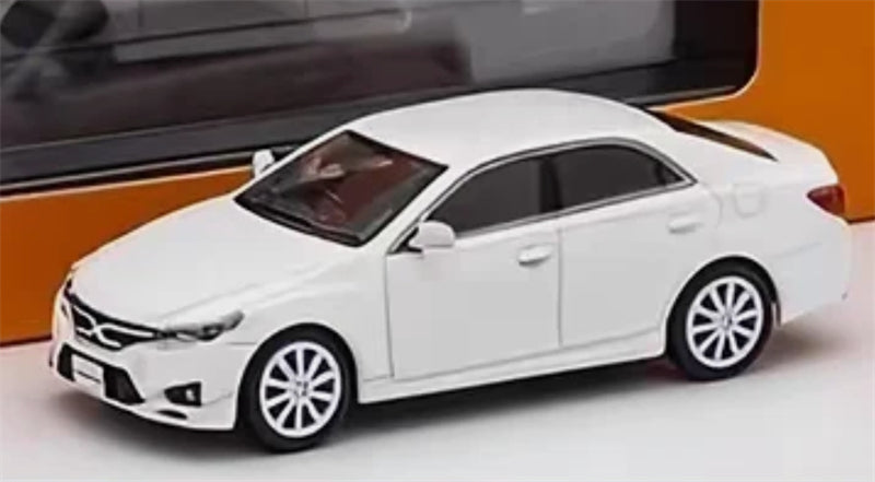 GCD Toyota Mark X White RHD 1:64 Car Pre-built Model view4